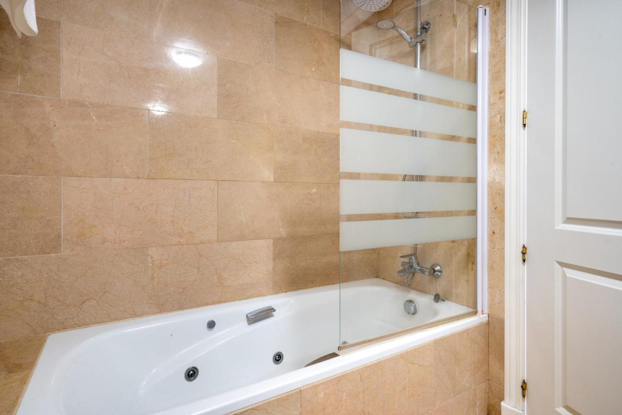9 Penthouse With Amazing Sea Views, Close To Golf Manilva Duquesa المظهر الخارجي الصورة
